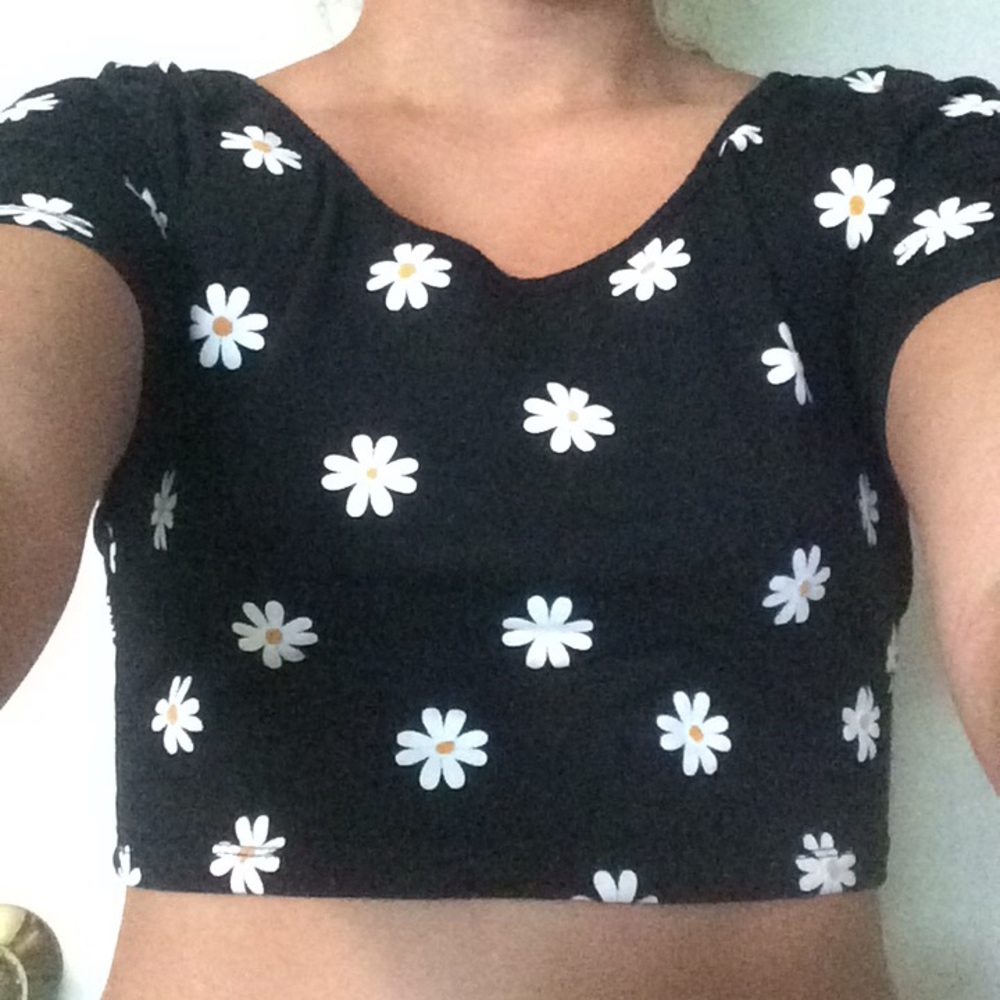 Daisy black crop top
